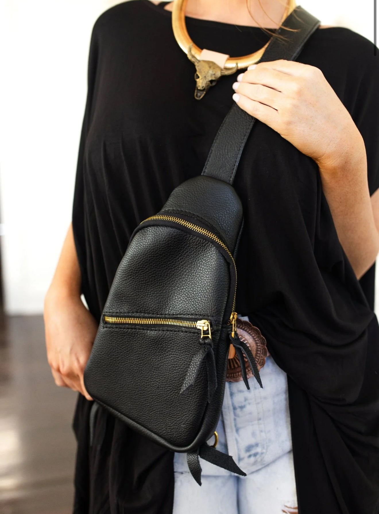 SLB01-Black chap sling bag