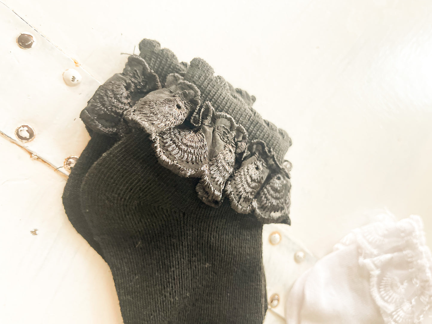 Eyelet Ruffle Ankle Sock