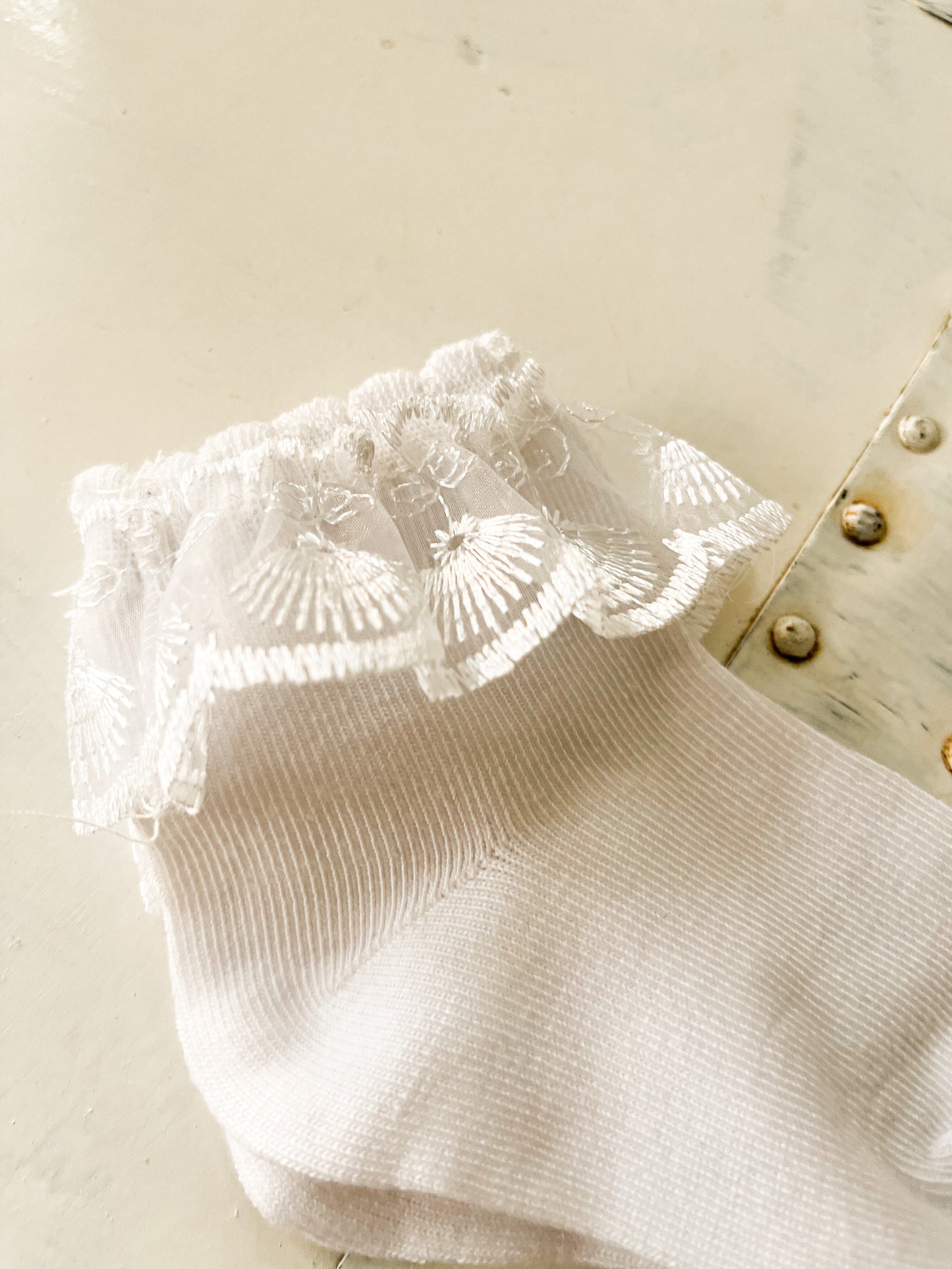 Eyelet Ruffle Ankle Sock