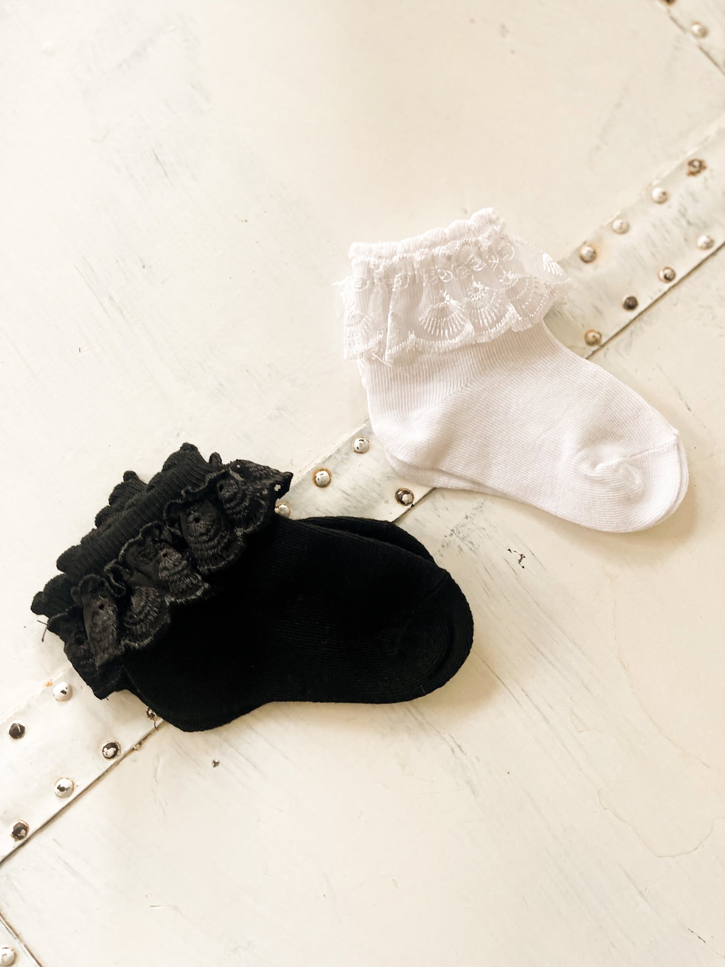 Eyelet Ruffle Ankle Sock