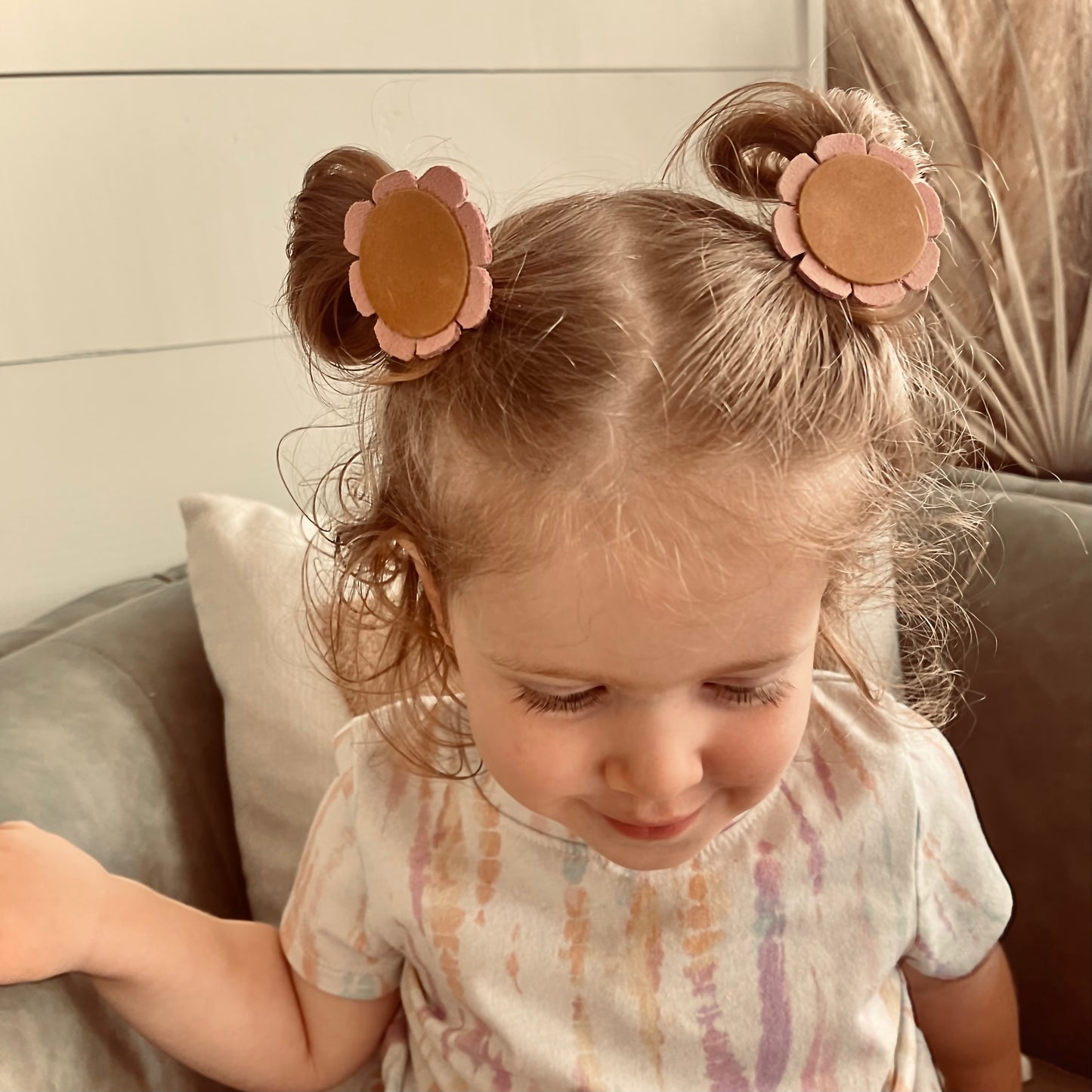 Groovy Flower Clip(s)