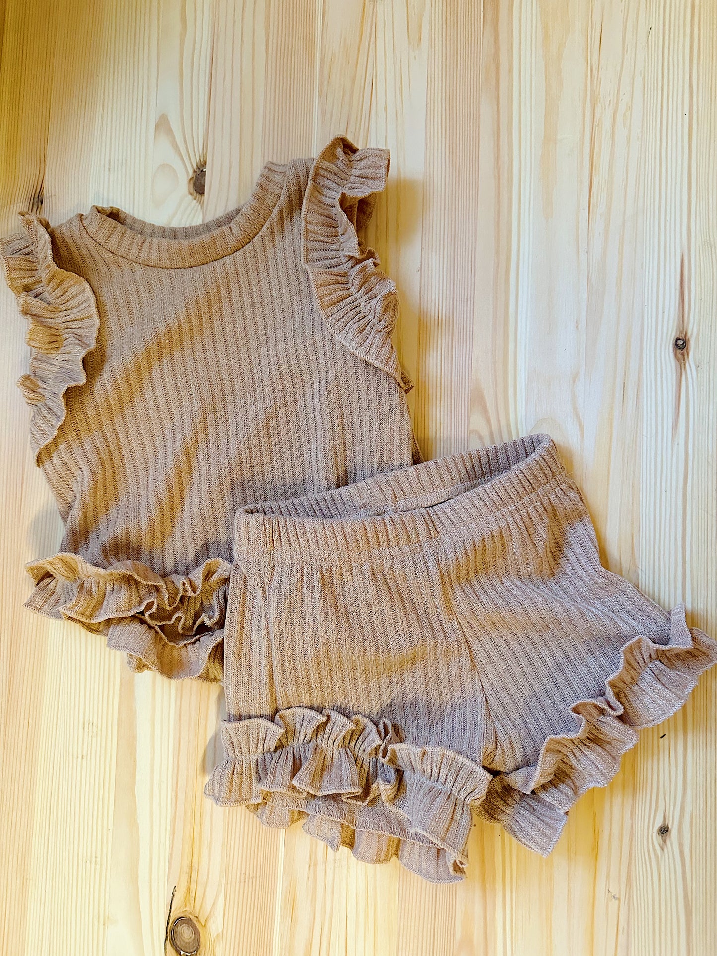 Tan Ruffle & Ribbed Set